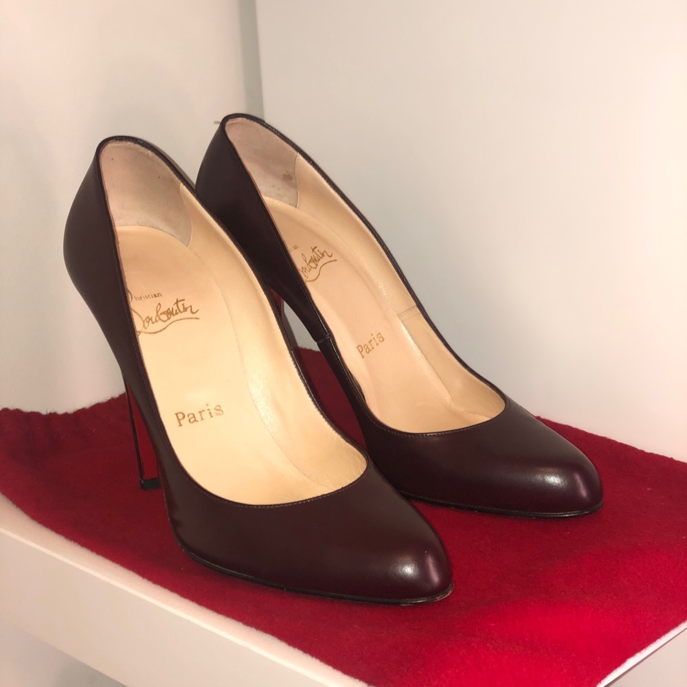 Authentic CL pumps